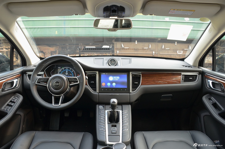 2017款众泰SR9 2.0T 手动极致之梦版（黑色）