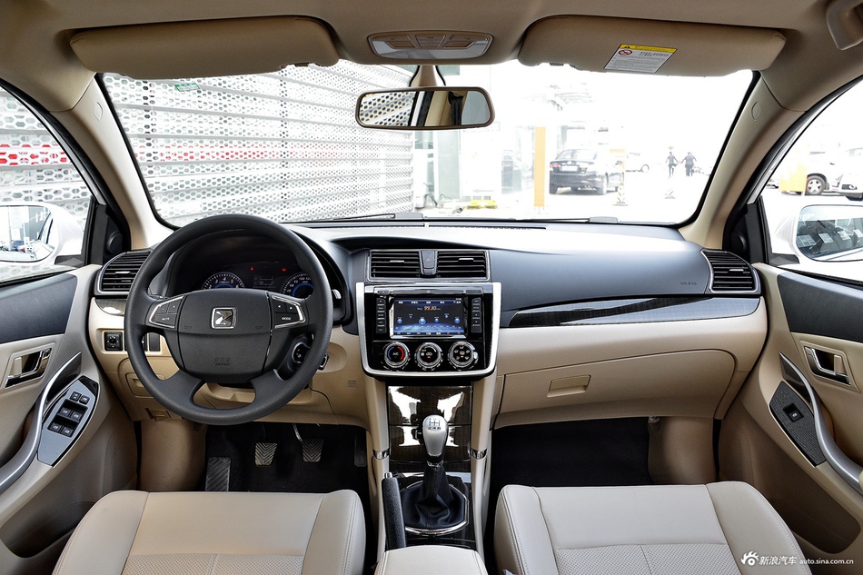 2016款众泰Z300 1.5L手动尊享型