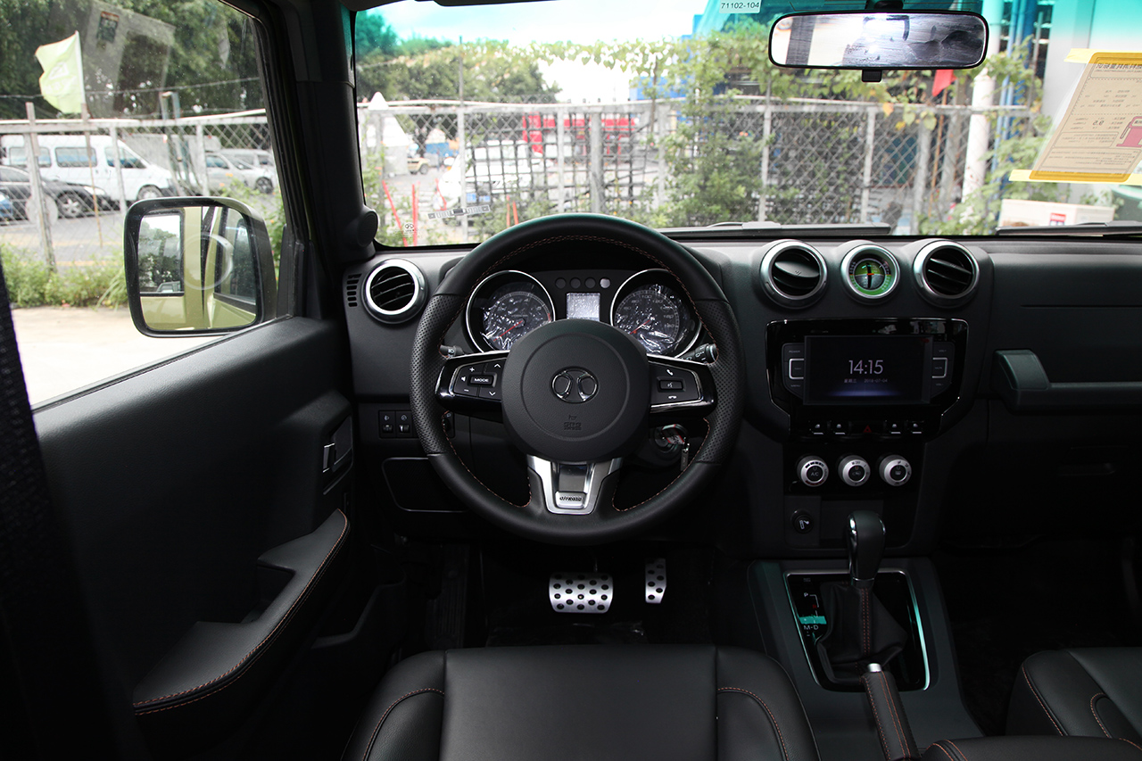 2016款北京BJ40L 2.3T自动两驱尊贵版