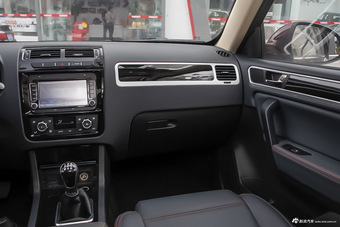 2016款 野马汽车 T70  1.8L 手动精英款 波尔多红