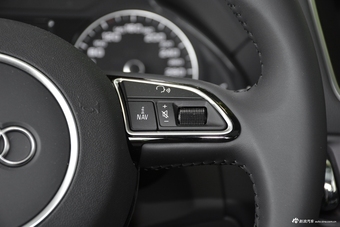 2018款奥迪Q5 Plus 2.0T自动40TFSI进取型典藏版