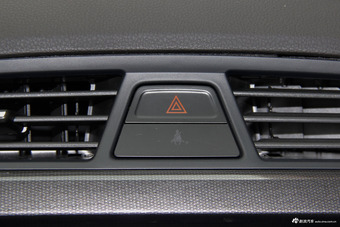 2017款吉利帝豪1.3T自动三厢百万款尊贵型