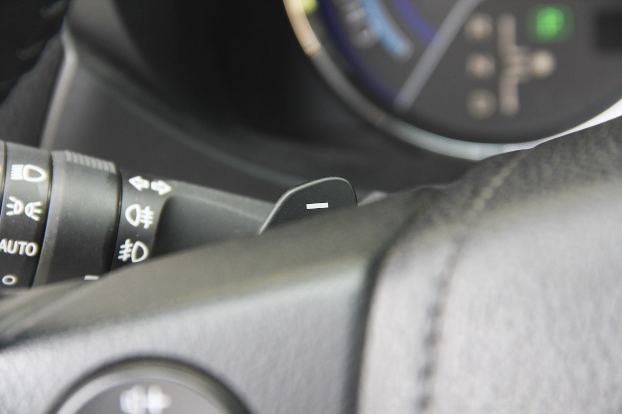 2016款卡罗拉双擎1.8L自动豪华版 蓝色