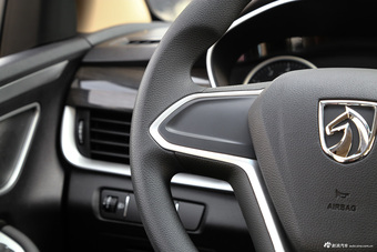 2017款宝骏560 1.5T 手动舒适型7座 