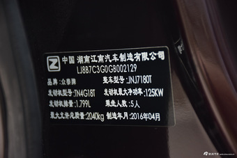 2016款众泰Z700 1.8T自动DCT豪华型 宝石红