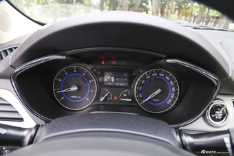 2016款悦翔V7 1.6L自动乐动型国V