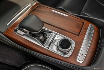 实拍|起亚全新旗舰K900 奢华感不输奔驰S