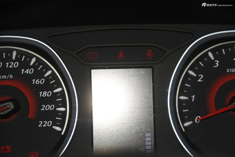 2016款东南DX3 1.5L手动劲彩版