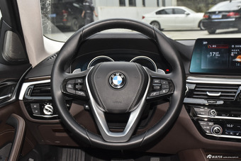 2018款宝马5系改款2.0T自动530Li尊享型豪华套装