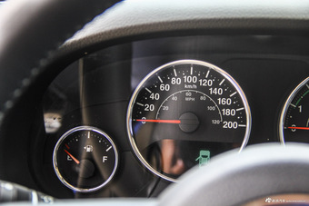 2015款牧马人3.0L自动四门舒享版Sahara