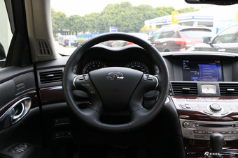 2017款英菲尼迪Q70L 2.5L自动豪华版