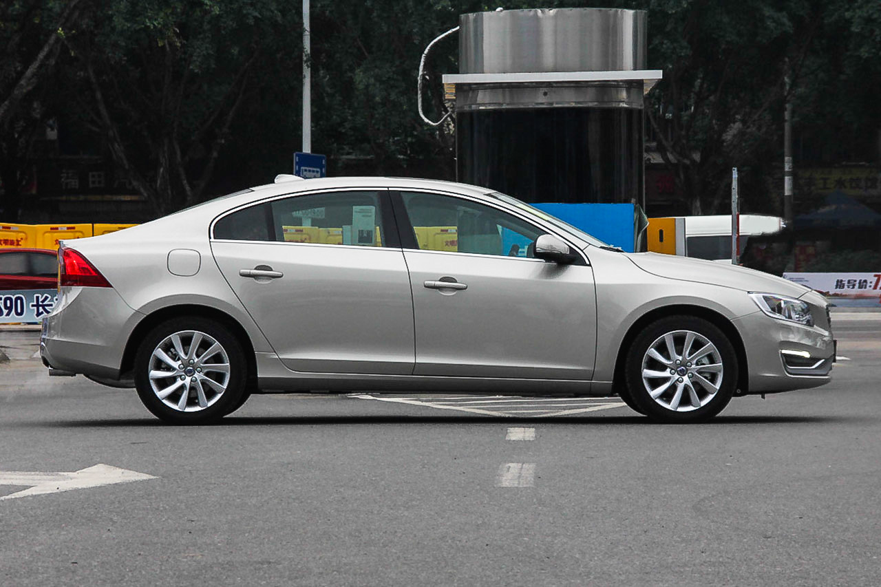 2017款沃尔沃S60L 2.0T自动T4智远版