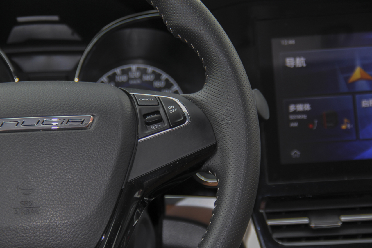 2018款启辰T70 2.0L自动睿享运动版