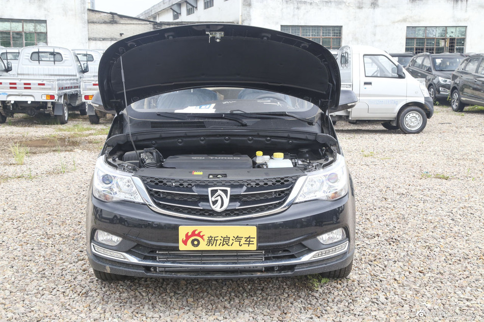 2016款宝骏730 1.5T手动豪华版 7座