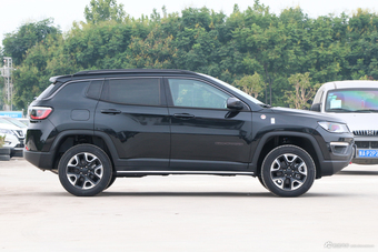 2017款指南者2.4L自动 200TS高性能四驱版