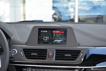 2018款宝马1系118i自动设计套装型