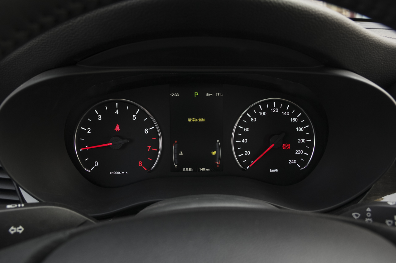 2017款比亚迪宋MAX 1.5T自动互联尊贵型 