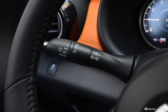 2018款日产劲客1.5L自动智联尊享版