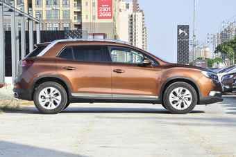 2016款DS 6 1.6T雅致版THP160 野熔岩