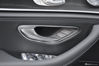 2018款奔驰E级改款2.0T自动 300L 运动豪华型