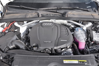 2018款奥迪A4L 2.0T自动30周年年型45 TFSI quattro个性运动版