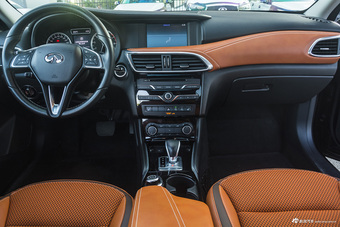 2017款英菲尼迪QX30 2.0T自动四驱极限版