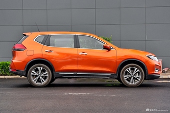 2017款奇骏2.5L自动CVT七座领先版 4WD