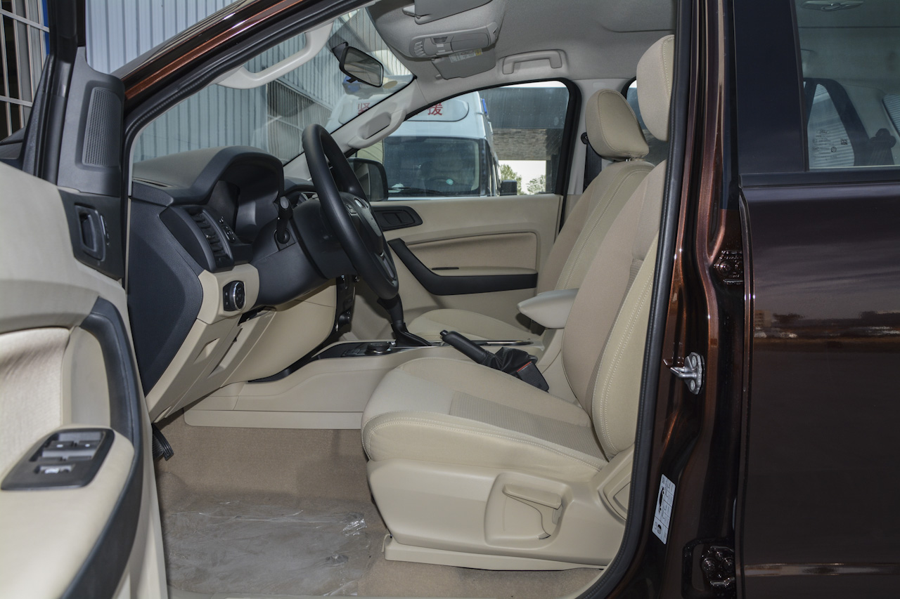 2017款撼路者2.0T自动四驱菁英版汽油5座