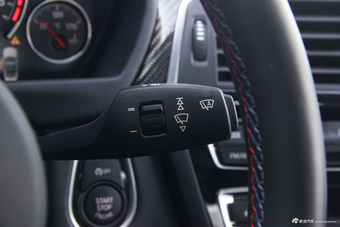 2017款宝马M4自动双门轿跑车