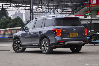 2017款传祺GS8 2.0T自动两驱尊贵版320T