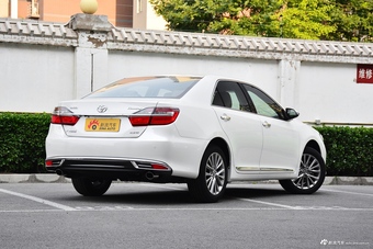 2016款凯美瑞2.5L自动十周年纪念豪华导航版