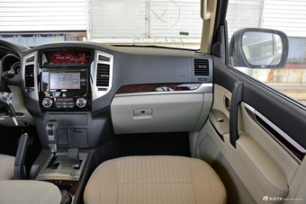 2016款帕杰罗3.5L中东版