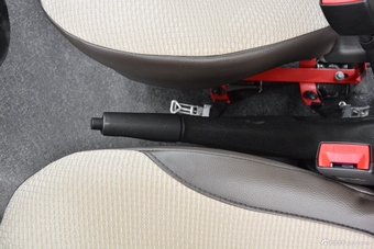 2017款特顺2.4L手动商务型短轴中顶11/12座4G69S4N