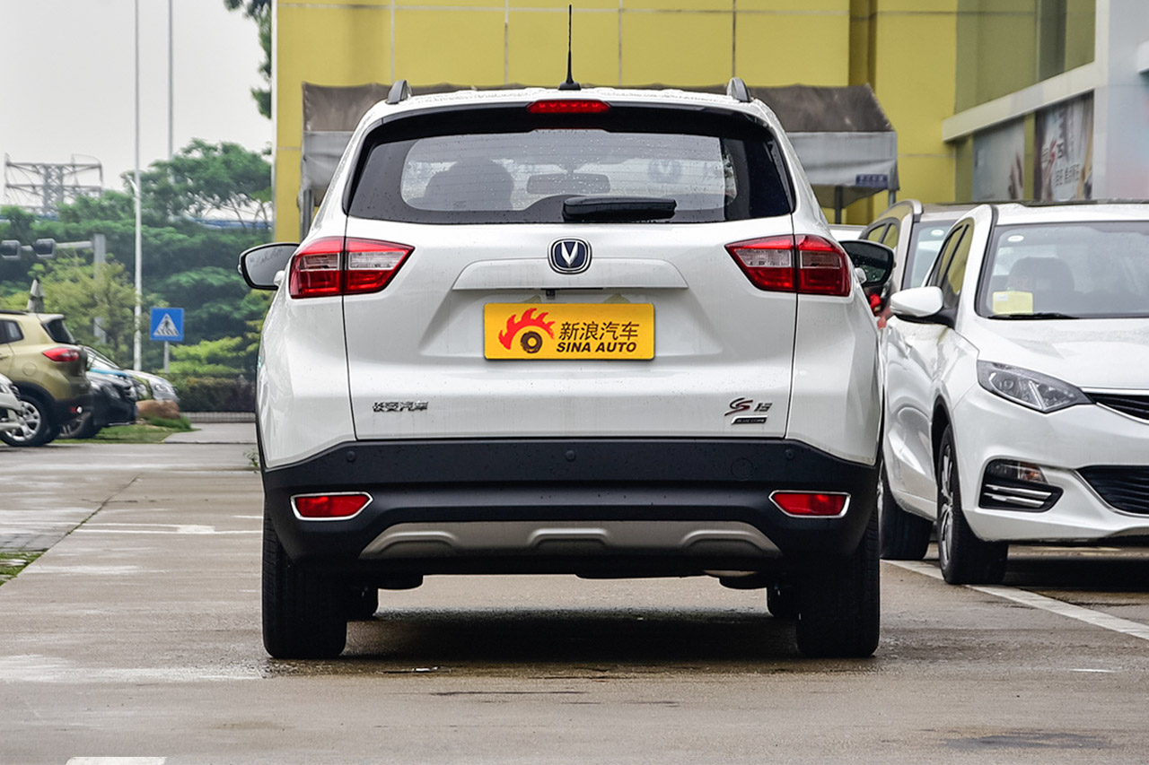 2016款长安CS15 1.5L手动尊贵版