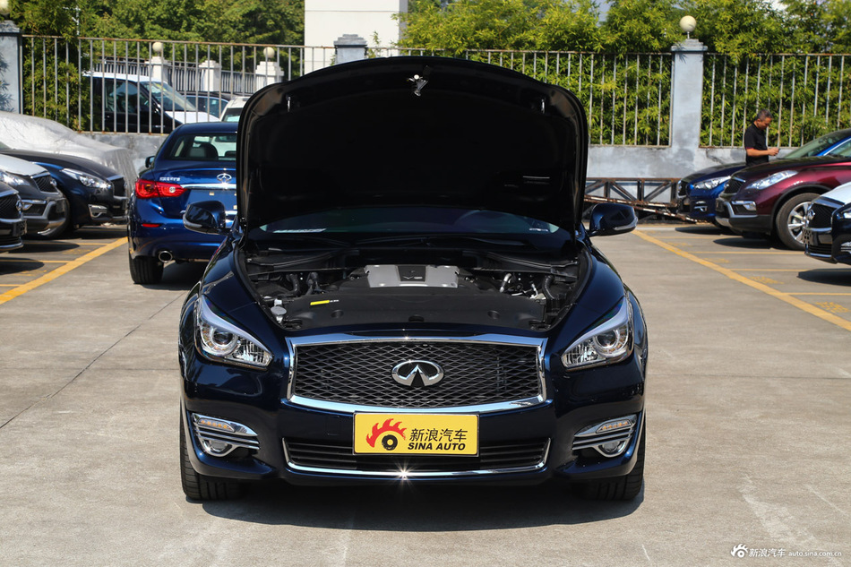 2017款英菲尼迪Q70L 2.5L自动精英版
