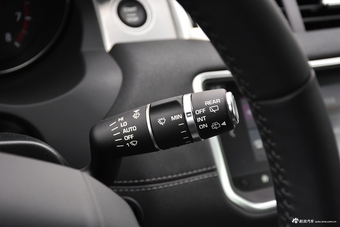 2018款揽胜极光2.0T自动致动版240PS