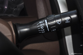 2014款众泰Z300 1.5L手动豪华型