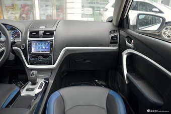 2016款吉利帝豪EV三厢精英型 白色