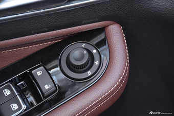 2017款宝骏560 1.5T DCT旗舰型7座