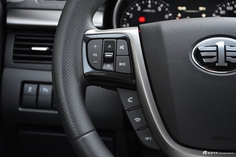 2018款奔腾X80 2.0L自动20周年纪念版