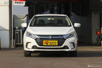 2017款比亚迪秦1.5T自动尊贵型