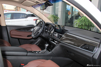 2017款宝骏560 1.5T DCT尊享型