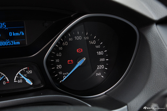 2017款福克斯三厢1.6L自动风尚型智行版