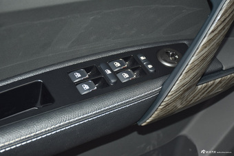 2015款众泰T600 1.5T手动尊贵型 典雅金