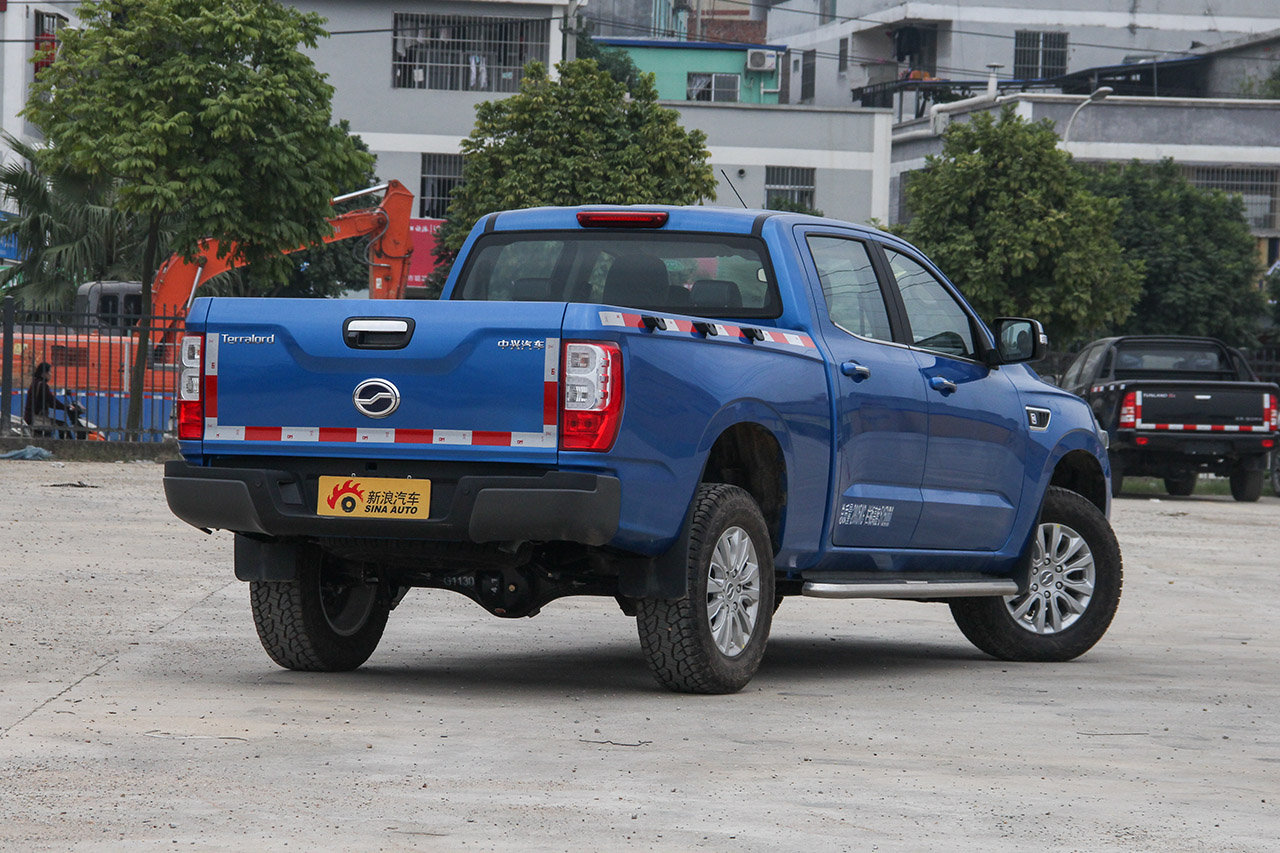 2018款领主2.5T手动柴油大双两驱豪华型 