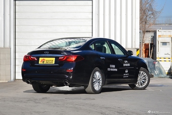 2019款英菲尼迪Q70L 2.0T自动豪华版