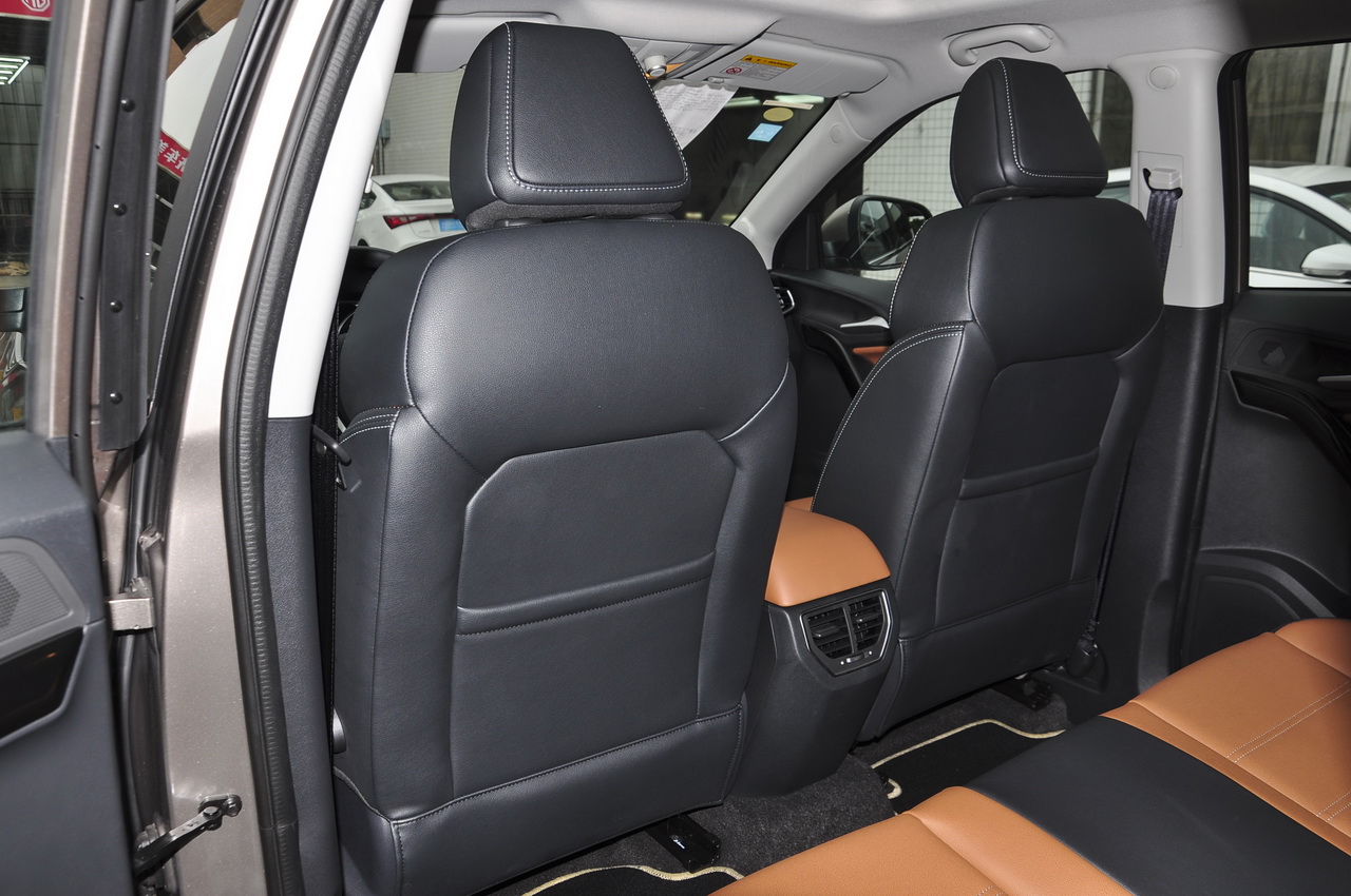 2016款锐腾 2.0T自动豪华版