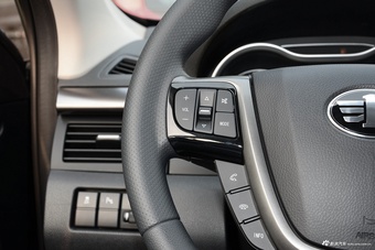 2017款奔腾X80 2.0L自动精英型