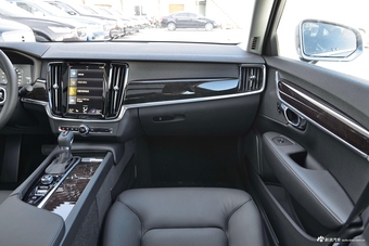 2018款沃尔沃S90 2.0T自动T5智远版