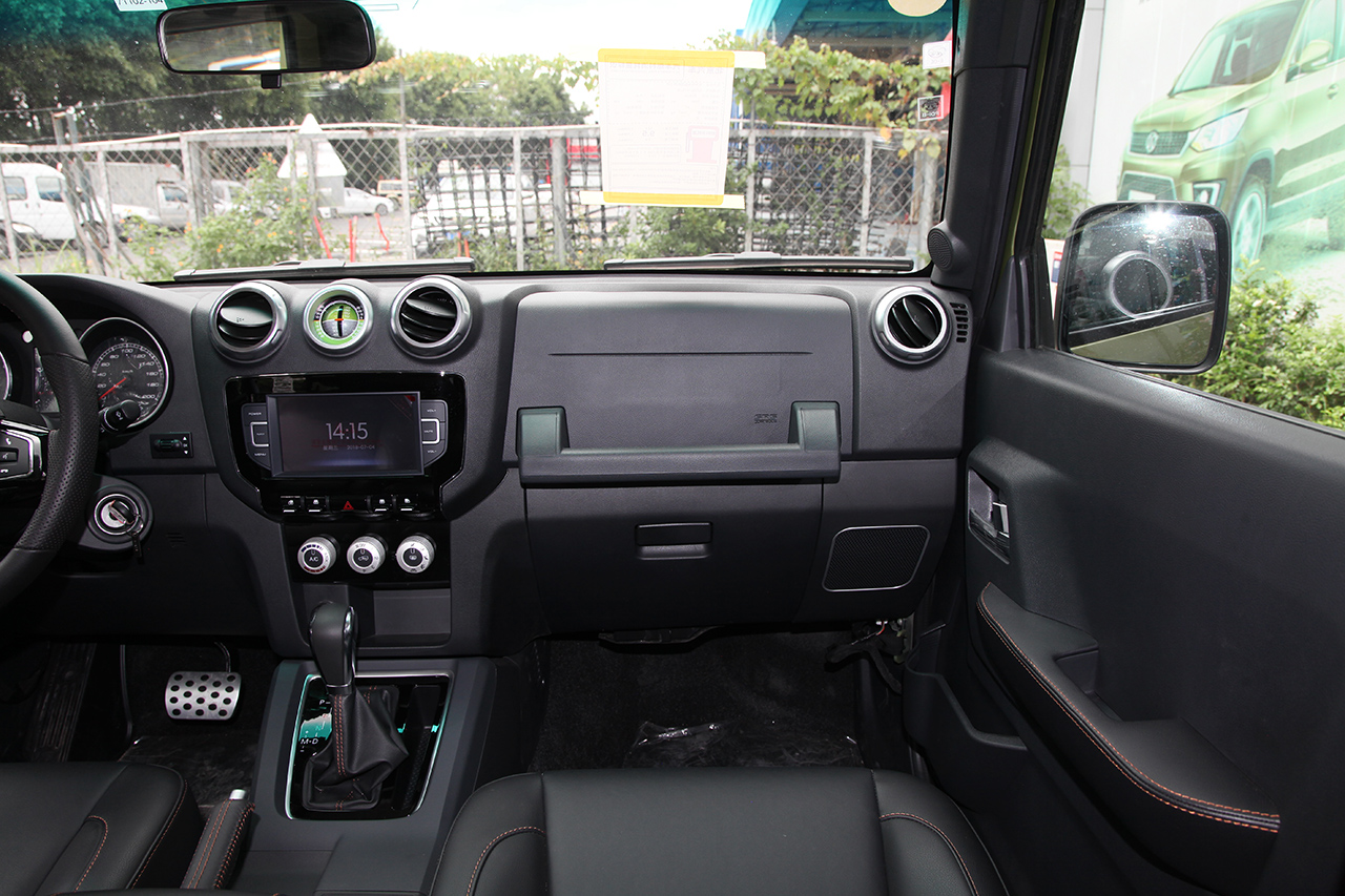 2016款北京BJ40L 2.3T自动两驱尊贵版